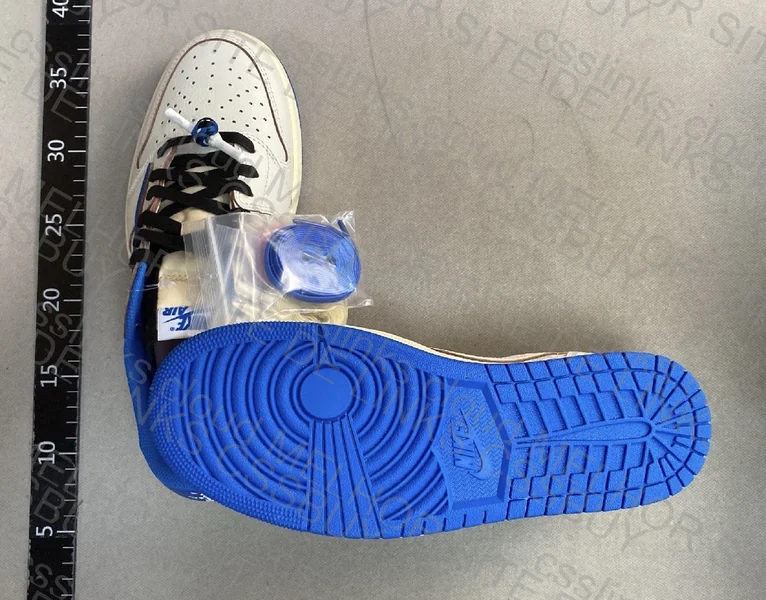 Jordan 1 travis fragment 3