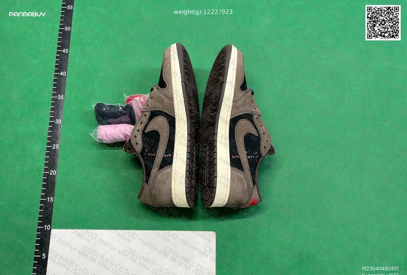 Jordan 1 Travis Mocha Low 3