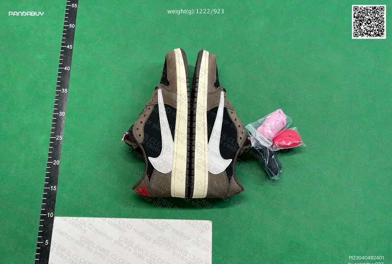 Jordan 1 Travis Mocha Low 4