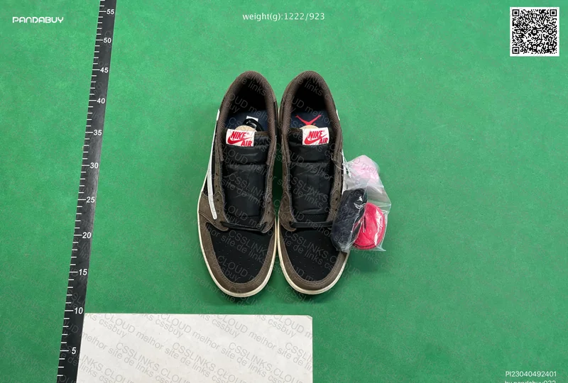 Jordan 1 Travis Mocha Low 5