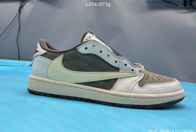 Jordan 1 Travis Scott