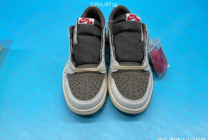 Jordan 1 Travis Scott 2