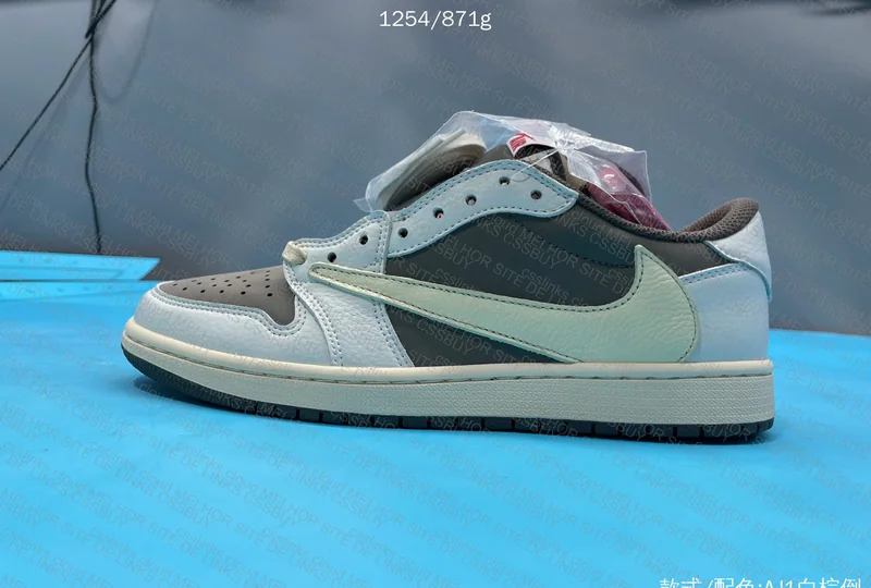 Jordan 1 Travis Scott 4