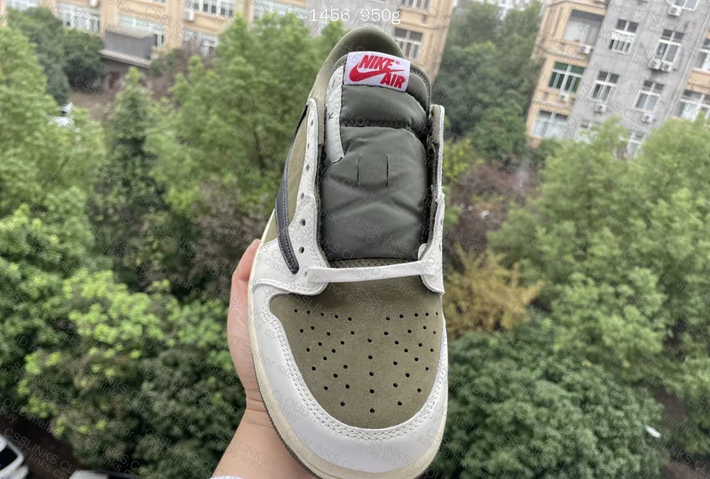 Jordan 1 Travis Scott Medium Olive (2/2) 2