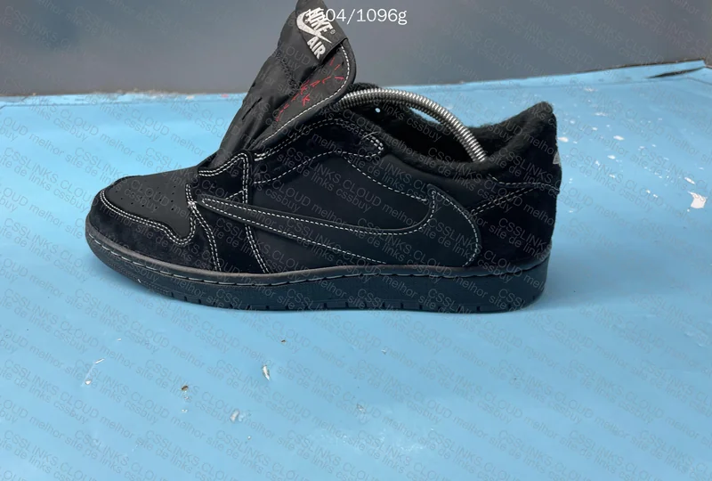 Jordan 1 TS Black Phantom
