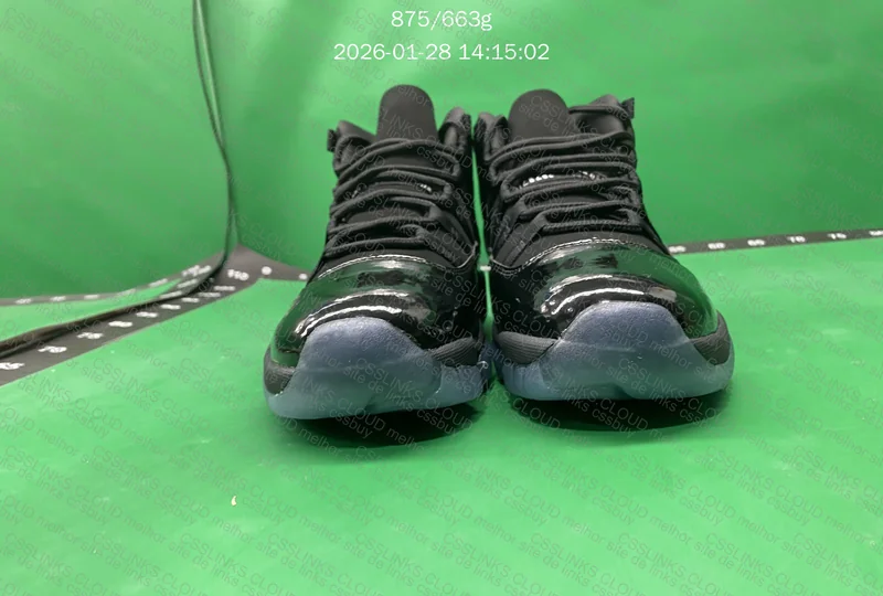Jordan 11 - cap and gown