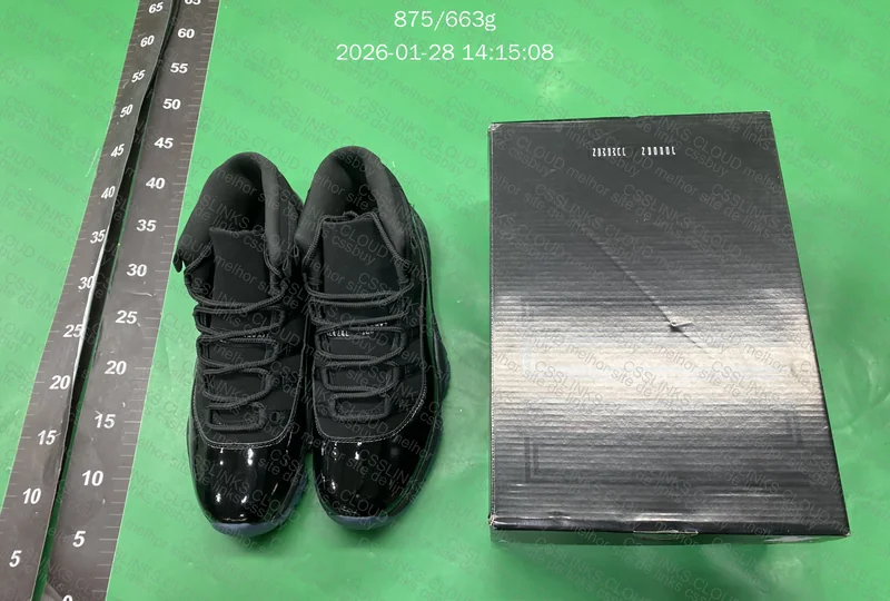 Jordan 11 - cap and gown 10
