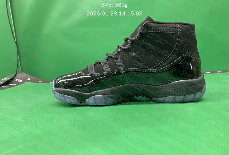 Jordan 11 - cap and gown 3