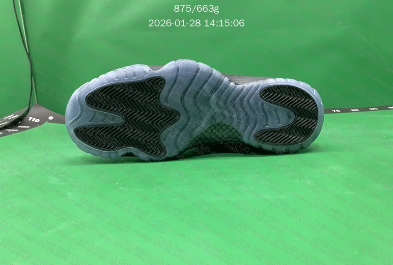 Jordan 11 - cap and gown 6