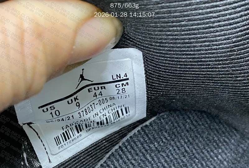 Jordan 11 - cap and gown 8