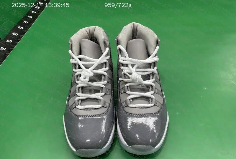 Jordan 11 Cool Grey 4