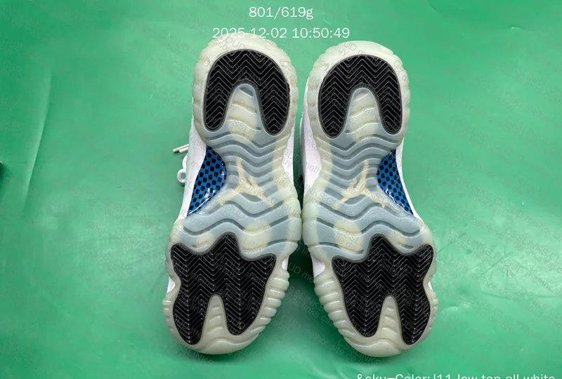 Jordan 11 low retro legend blue 3