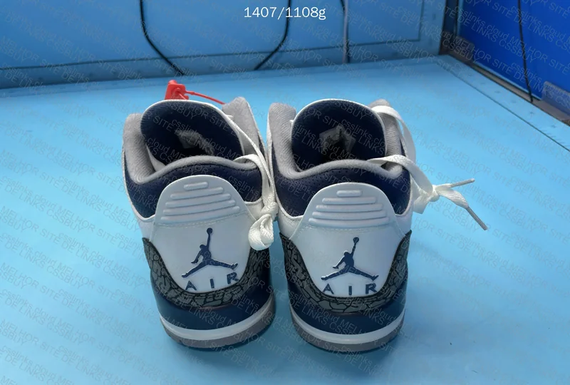 Jordan 3 midnight navy 4