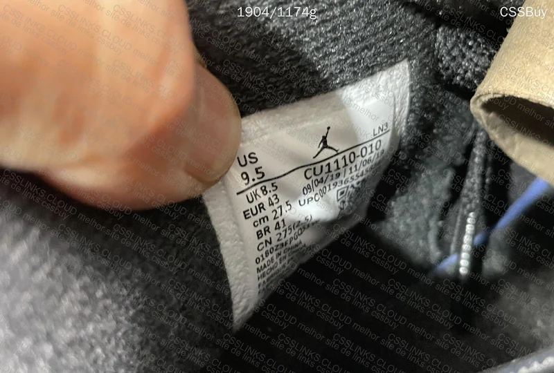JORDAN 4 BLACK CAT 9