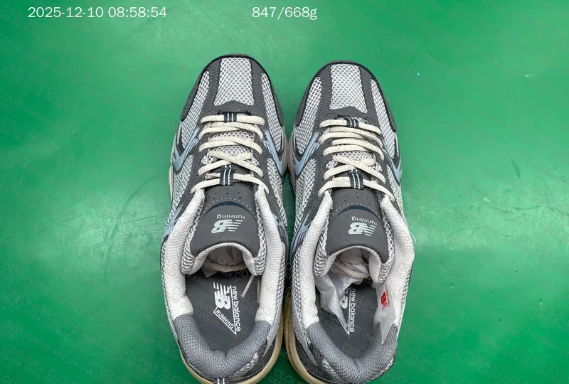 Jordan 4 Black Cat New Balance 530 Vintage Grey Matter
