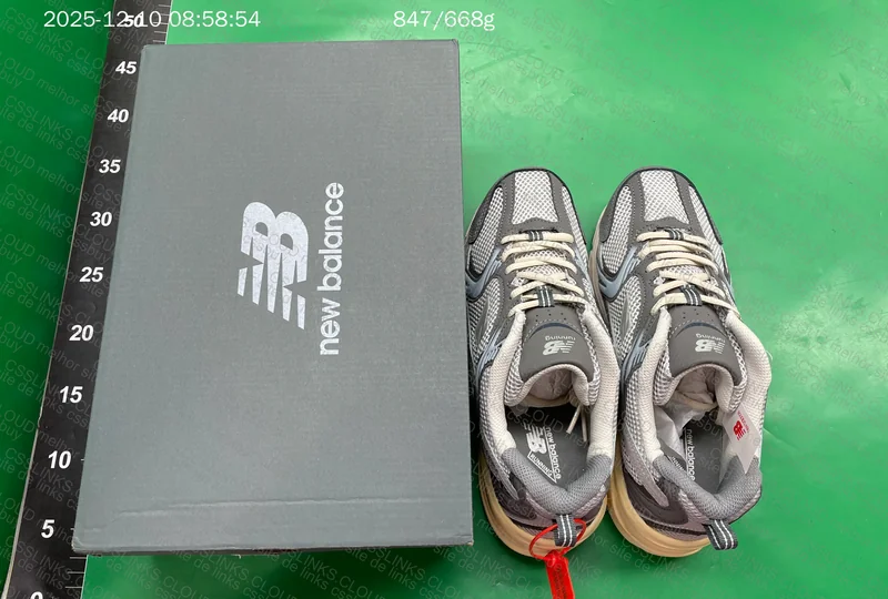 Jordan 4 Black Cat New Balance 530 Vintage Grey Matter 3