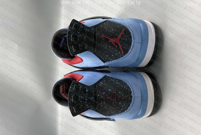 Jordan 4 Travis Scott 4