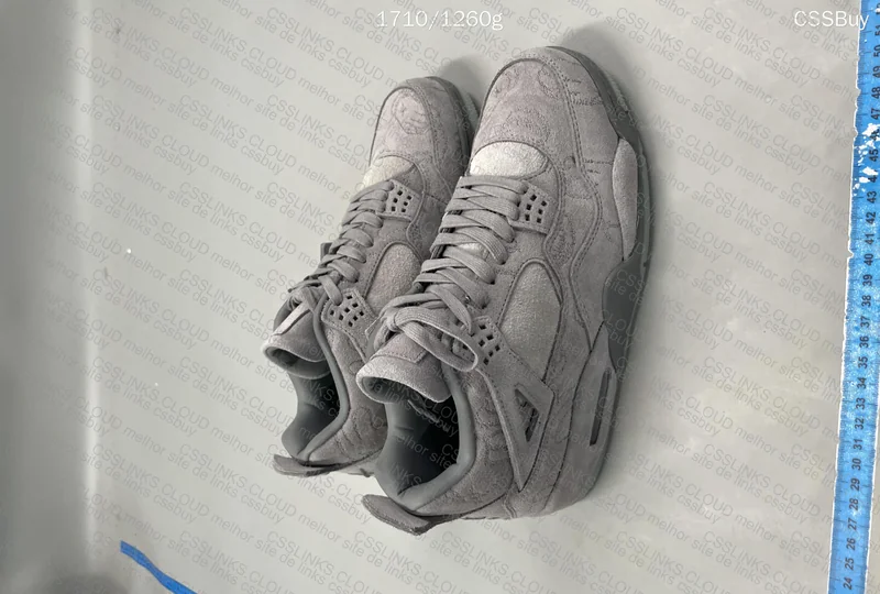Jordan 4 Kaws
