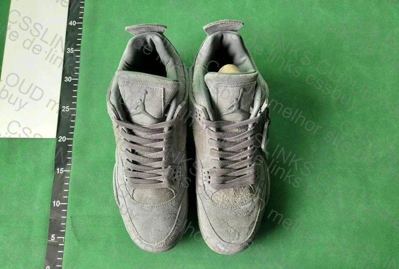 Jordan 4 Kaws 3