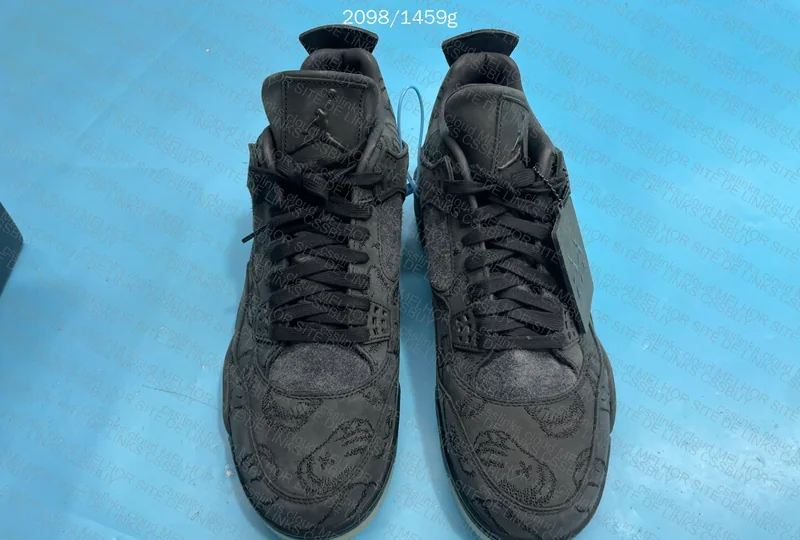 JORDAN 4 KAWS GX 2