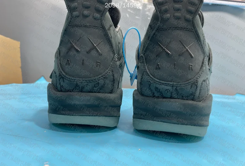 JORDAN 4 KAWS GX 3