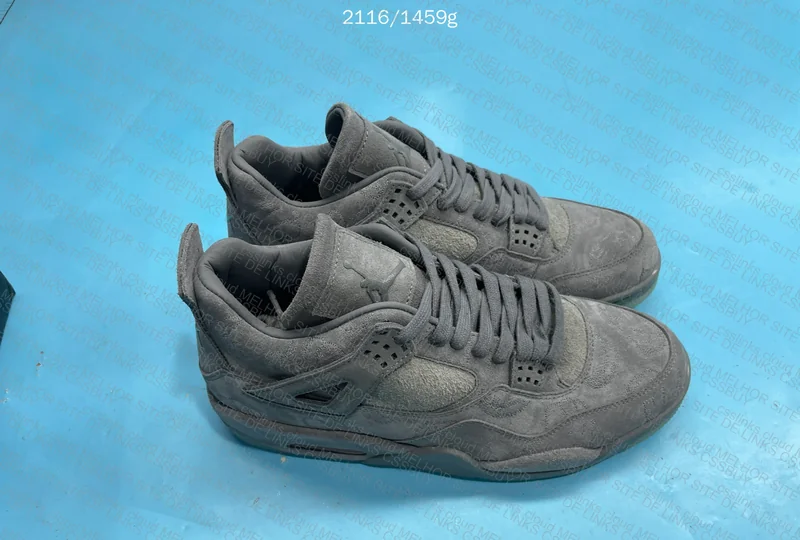 JORDAN 4 KAWS OG