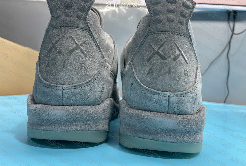 JORDAN 4 KAWS OG 3