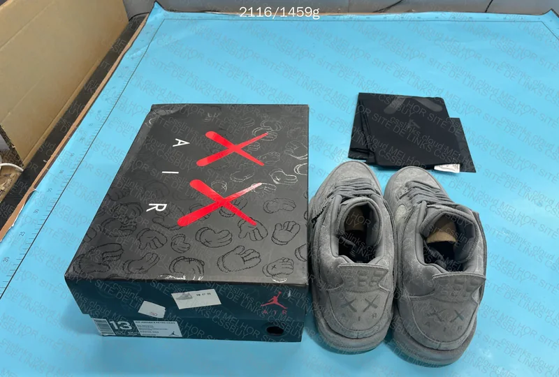 JORDAN 4 KAWS OG 6