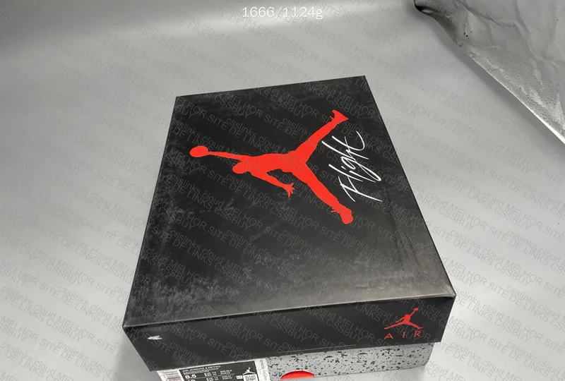 Jordan 4 Retro, Red Thunder 9