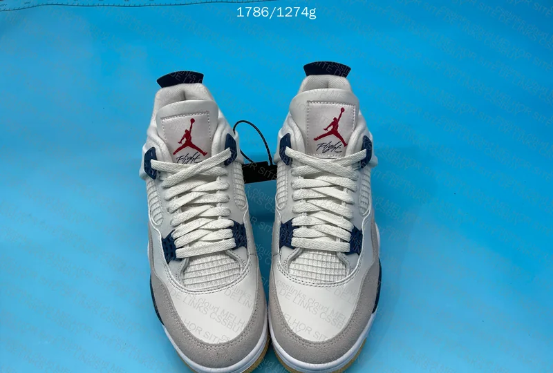 Jordan 4 SB Navy 3