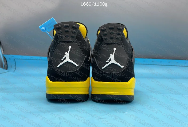 Jordan 4 (Thunder yellow)