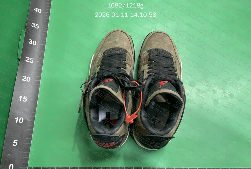 Jordan 4 - Travis Scott Olive 3