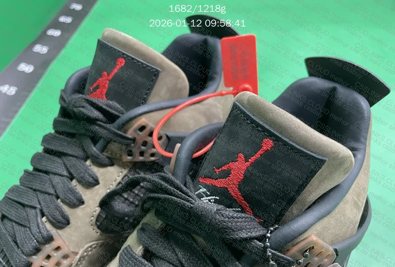 Jordan 4 - Travis Scott Olive 5