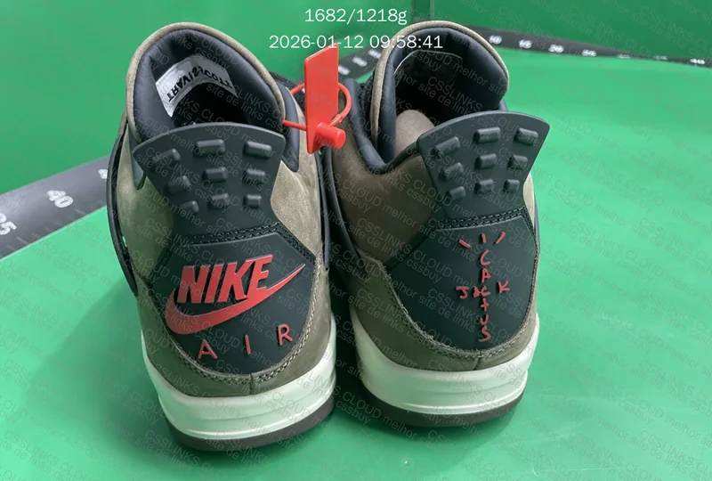 Jordan 4 - Travis Scott Olive 6