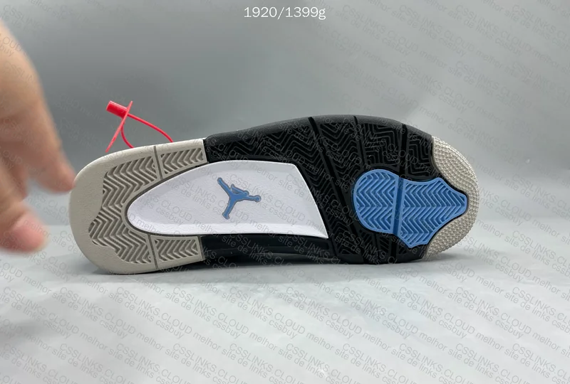 Jordan 4 University Blue 3