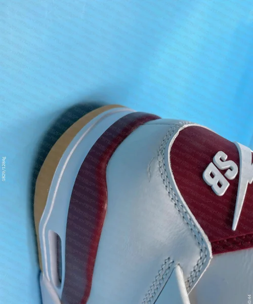 Jordan 4 Varsity Red 2