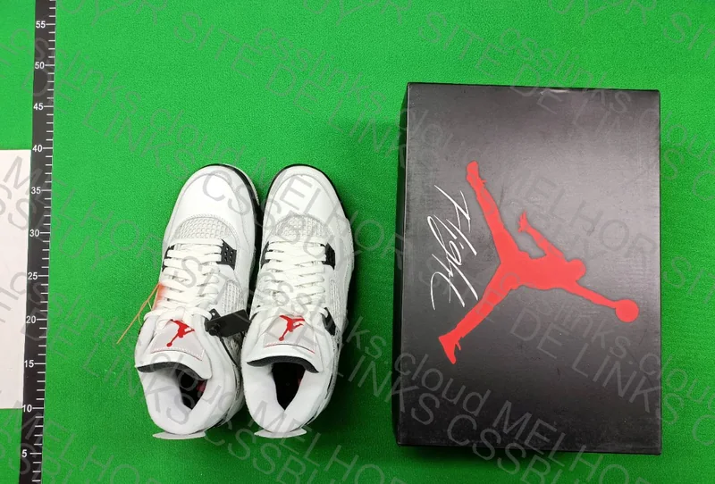 Jordan 4 White Cement (pela hubbuy)