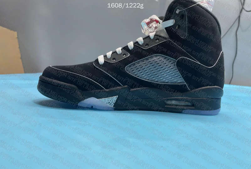 Jordan 5 Black Metallic Reimagined 3