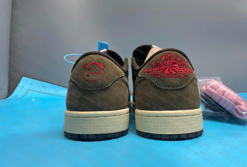 Jordan Low x Travis scott dark moca 4