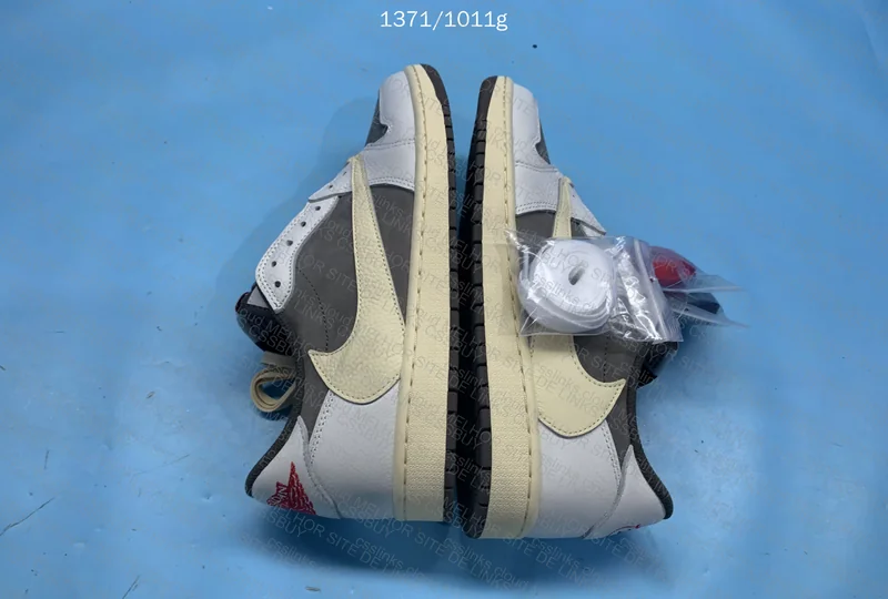 Jordan Reverse Mocha Travis 3