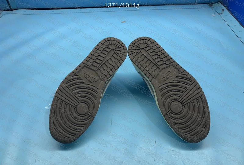 Jordan Reverse Mocha Travis 8