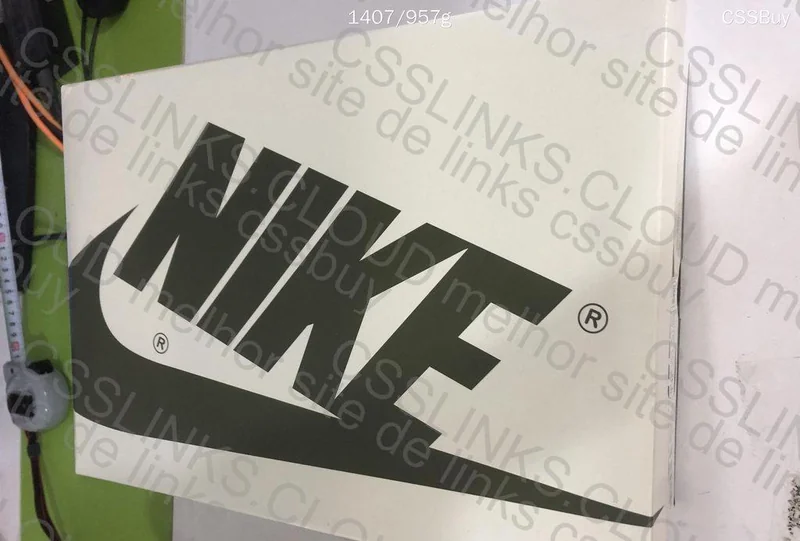 Jordan x Travis Scott Air Jordan 1 Low OG “Olive” 2