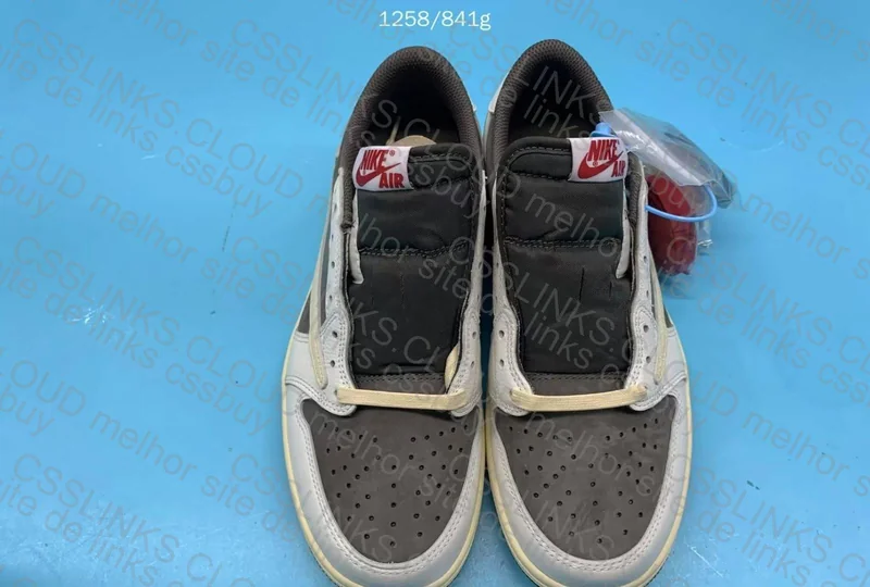 Jordan x Travis Scott Reverse Mocha