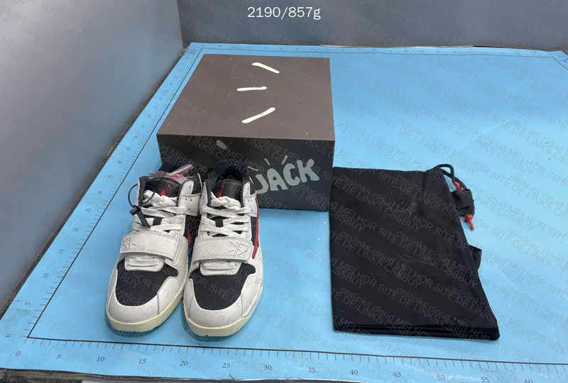 Jumpman Travis university red 5