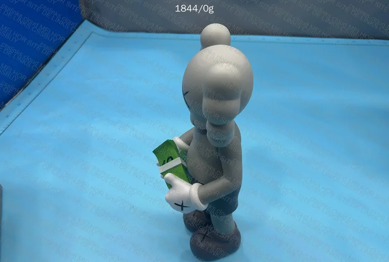 Kaws- blind box 2
