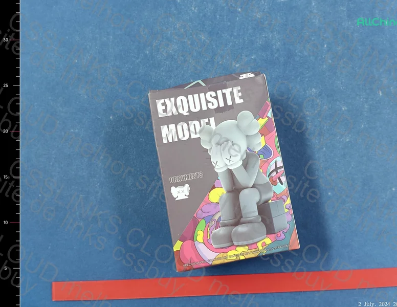 Kaws chorando 11cm 2
