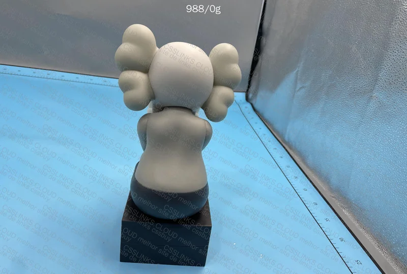 Kaws Companion : Passing Through 2