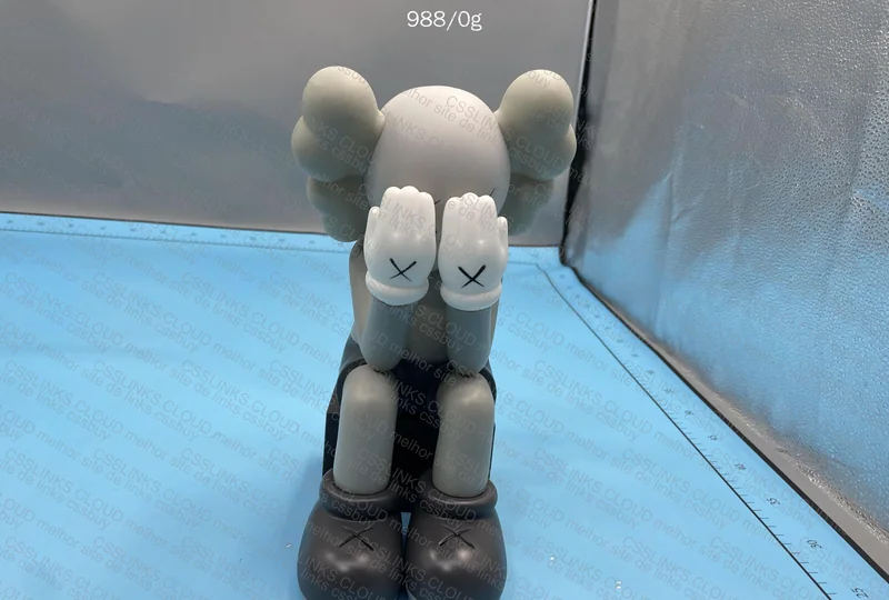 Kaws Companion : Passing Through 3