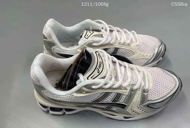 Kayano 14 - White Midnight