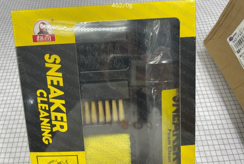 Cleaning Kit + Suede Eraser 5